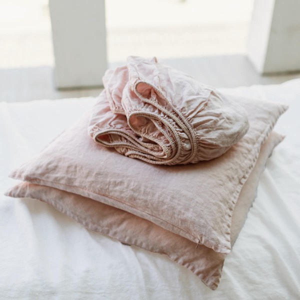 Linen sheet set in blush 1