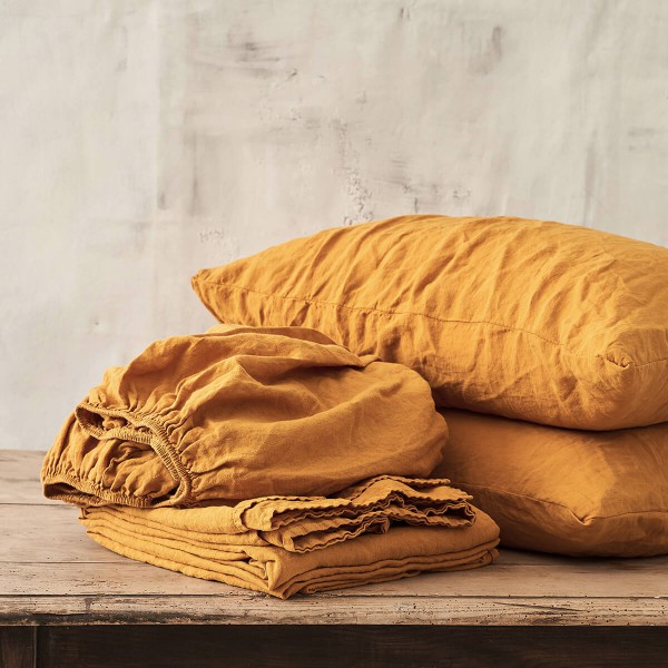 Linen sheet set in saffron 1