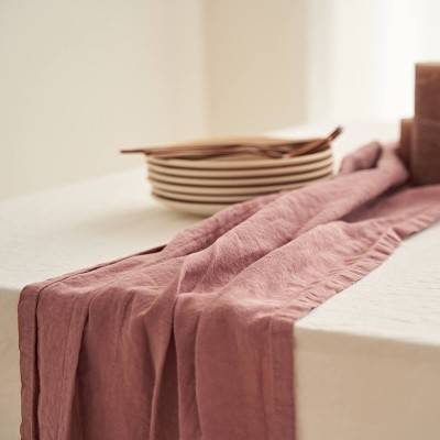 Linen table runner in mauve