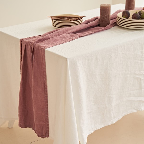 Linen table runner in mauve 1