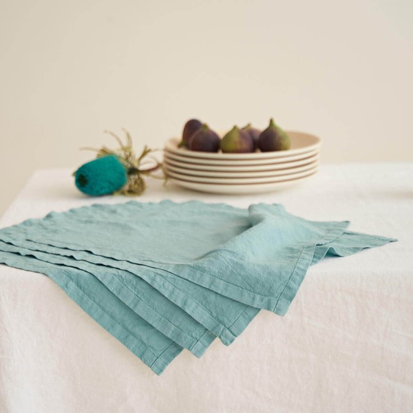 Linen napkins in bue turquoise 1