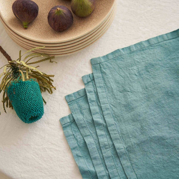 Linen napkins in bue turquoise 2