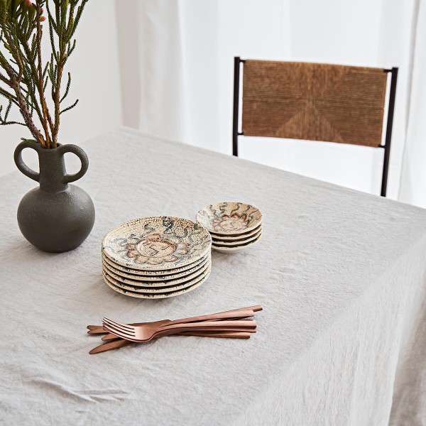 Linen tablecloth in light gray 1