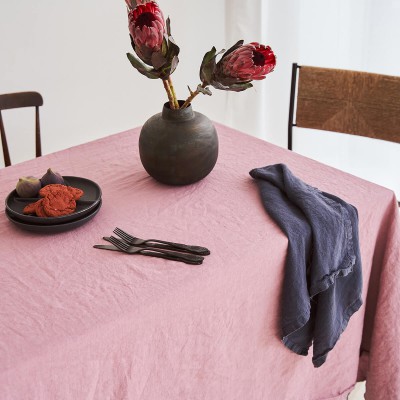 Linen tablecloth in mauve