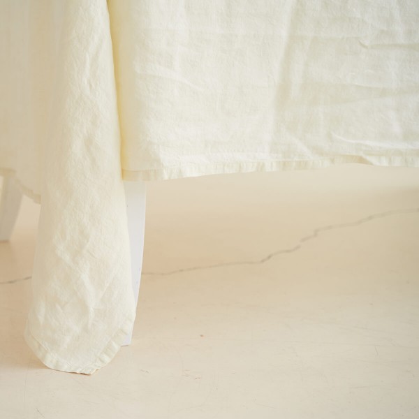 Linen tablecloth in cream 2