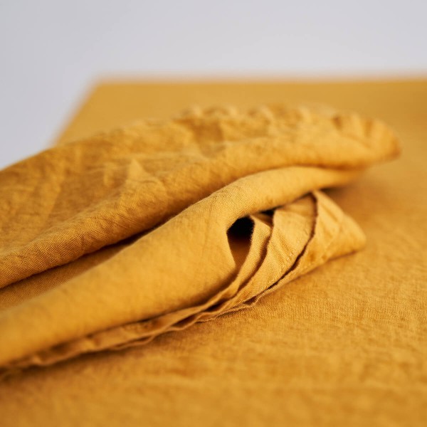 Linen table set in saffron 3