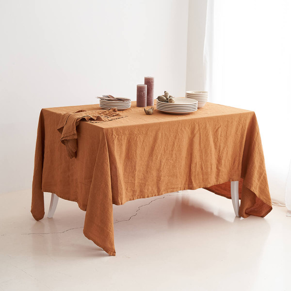 Linen table set in tobacco 2