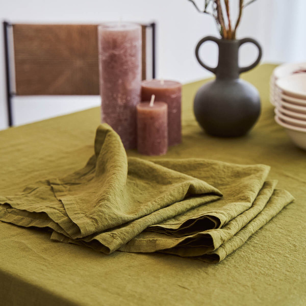 Linen table set in tobacco 5